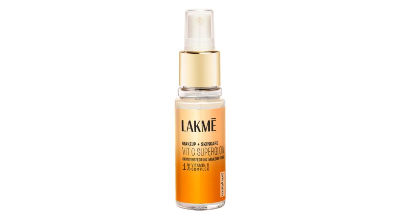 Lakme Makeup+Skincare VitC Superglow Skin Perfecting Makeup Fixer - 60 ml