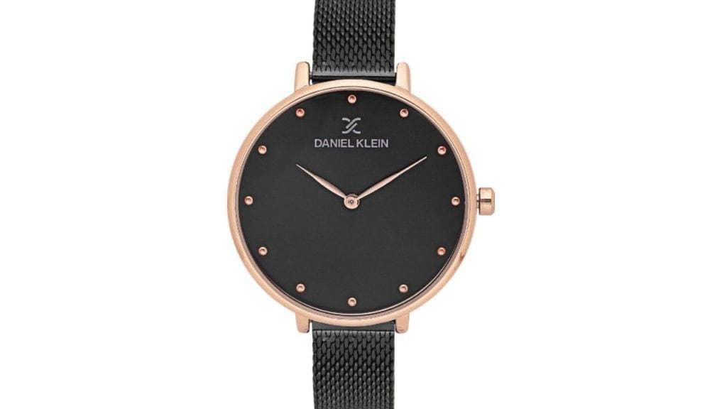Minimalism in Monochrome: Black Dial Analogue Watch
