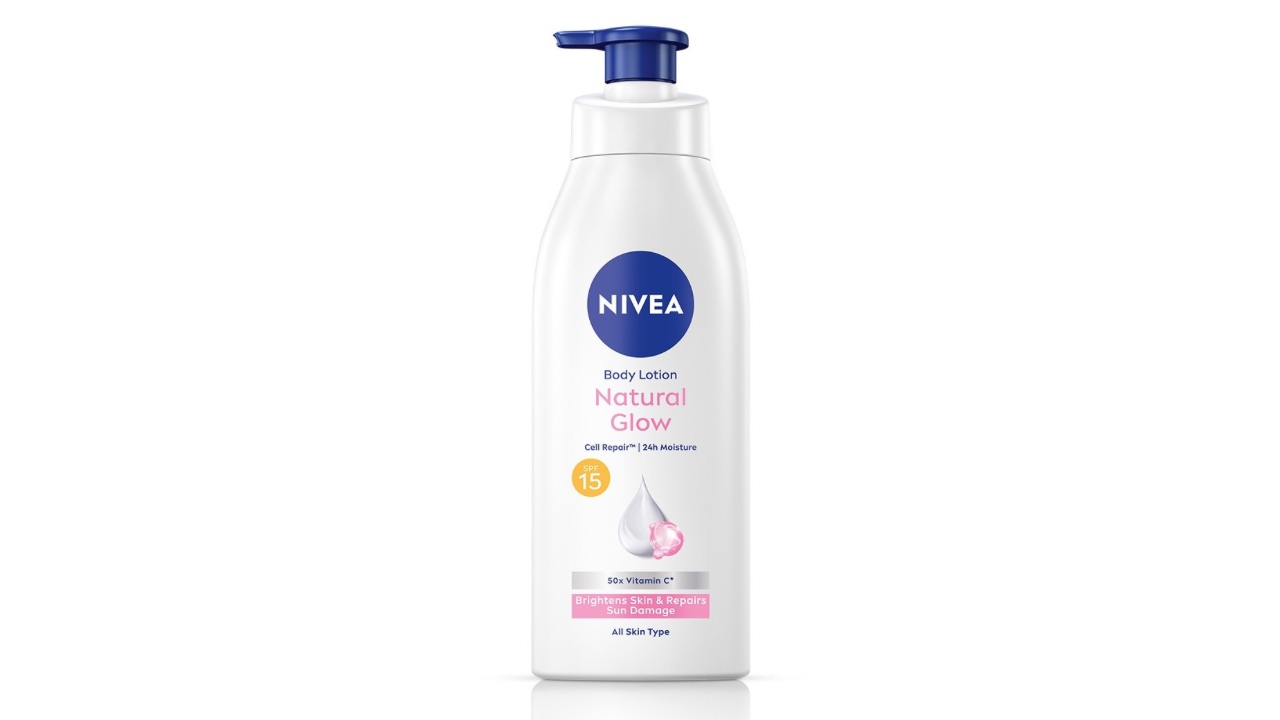NiveaNatural Glow SPF15 Body Lotion with UVA UVB Filters & 24Hr Moisturization - 400 ml