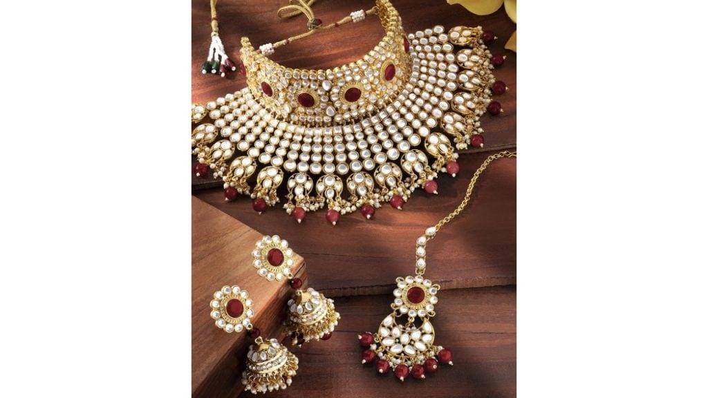 PeoraGold-Toned & Red Embellished Jewellery Set