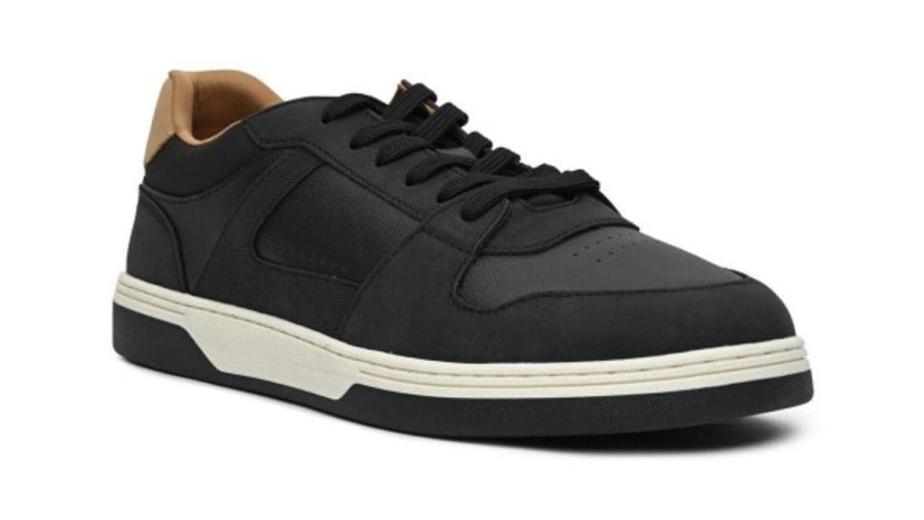 Refined and Relaxed: The Classic Lace-Up Sneaker