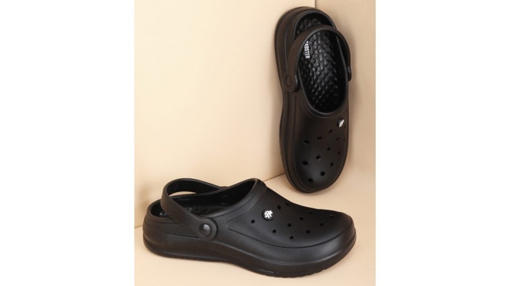 Roadster Nuo Men Black Clogs Flip Flops