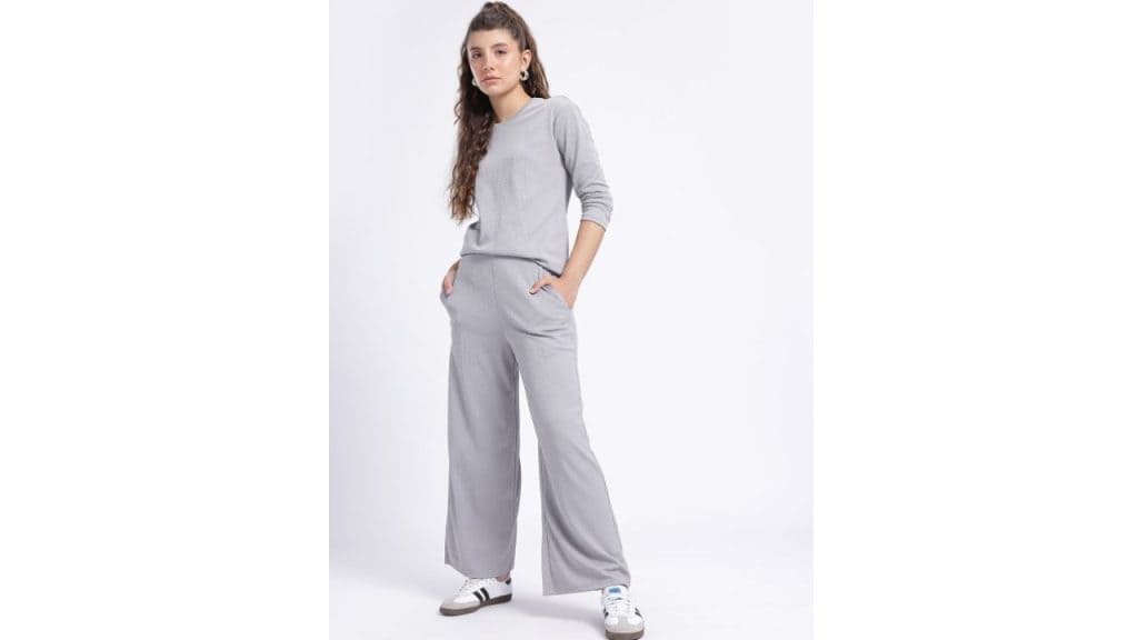 SZN Solid T-Shirt & Trousers Set