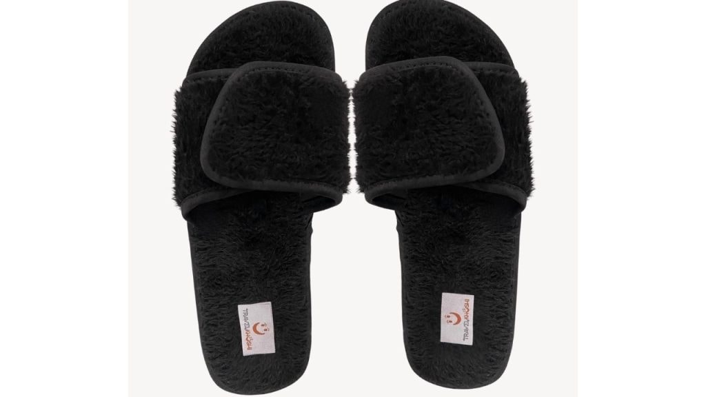 TRAVELKHUSHI Women Black Fur Flip Flops