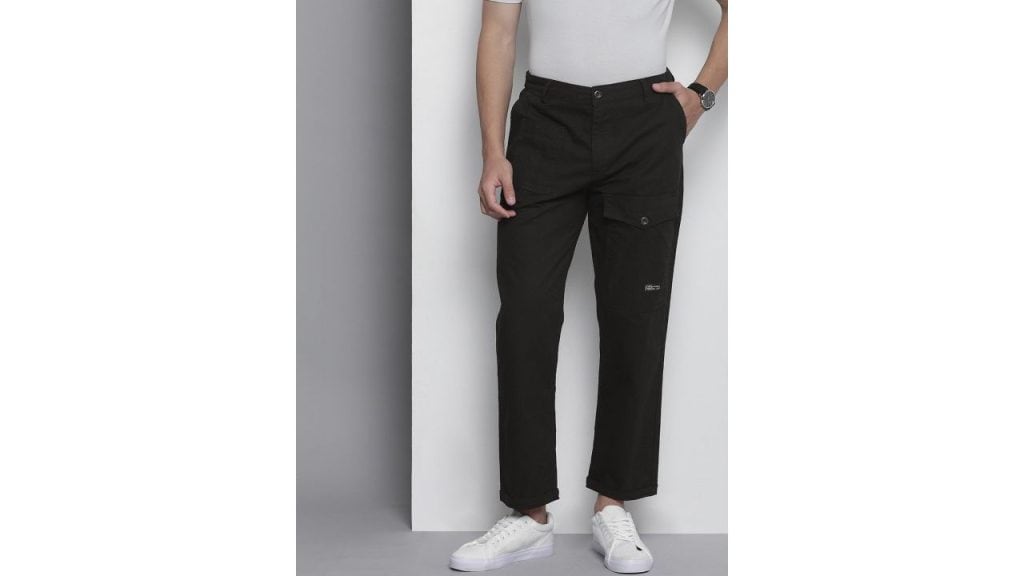 The Indian Garage Co Men Relaxed Fit Ripstop Cargo Trousers