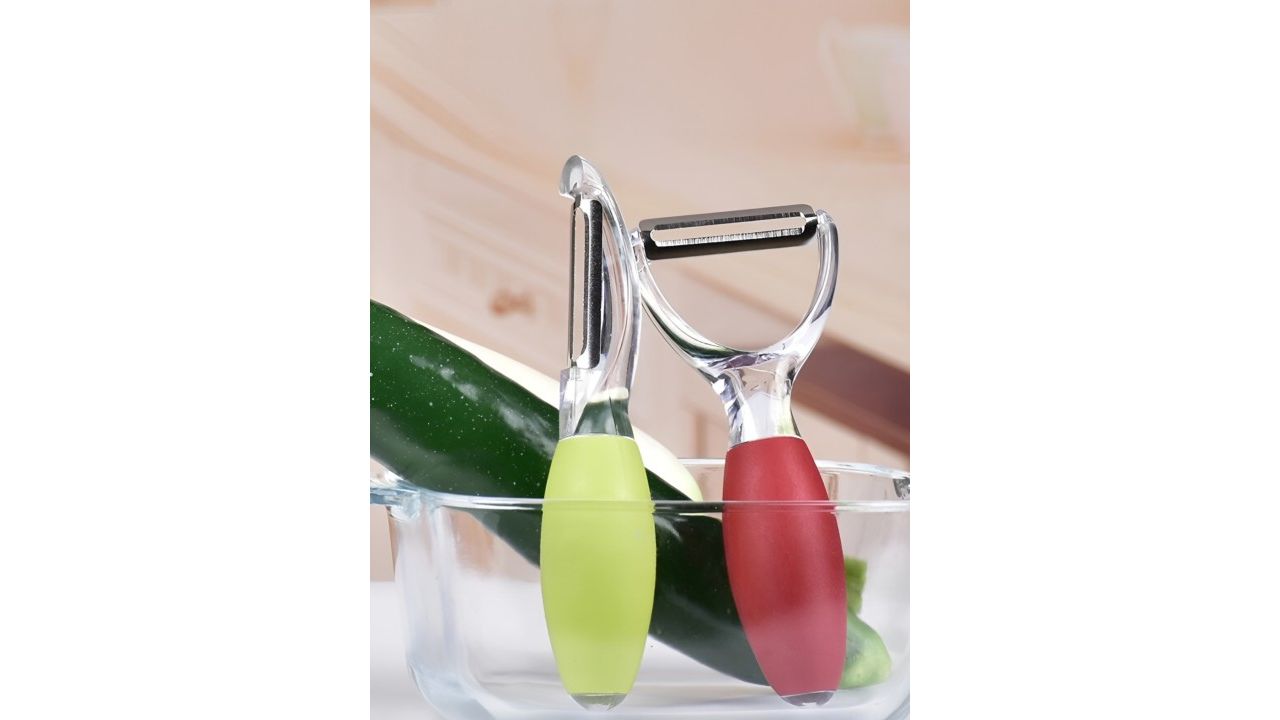 Bagonia Red & Lime Green Plastic Peeler