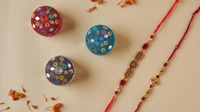 Best 5 Gift Hampers for Rakhi Celebrations 2025