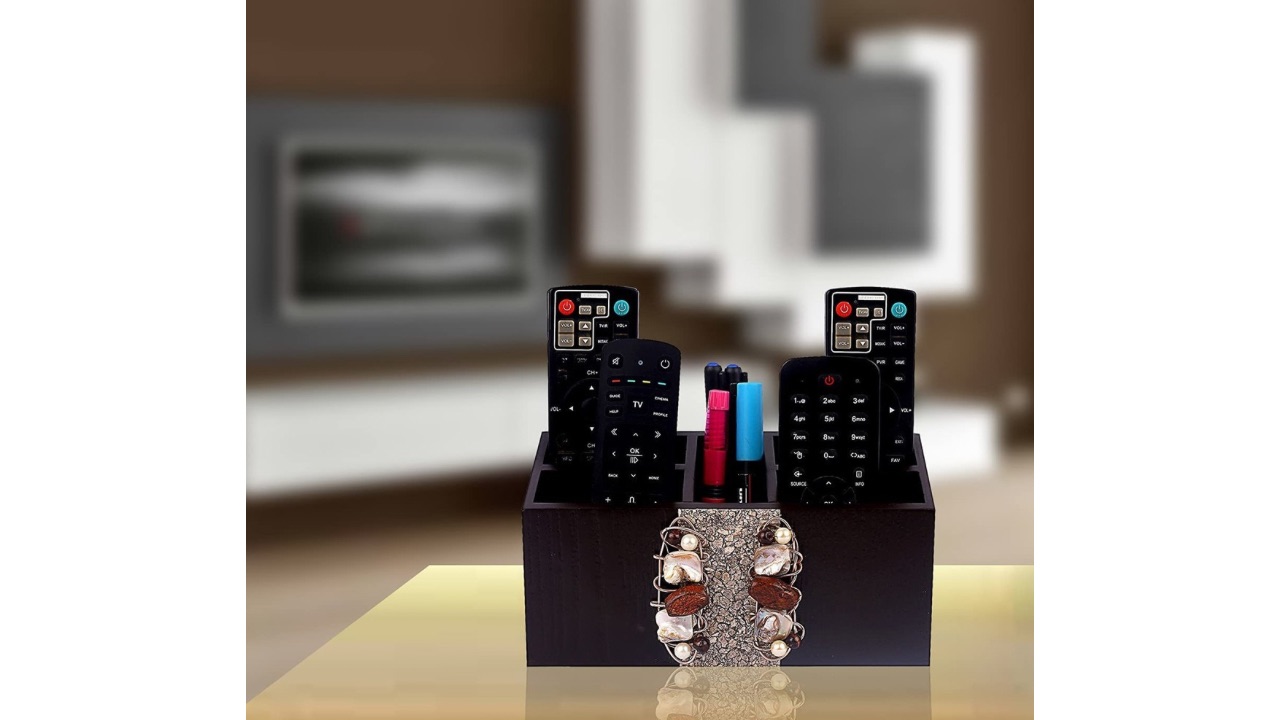 COCKTAILBrown Solid Wooden Remote Holder