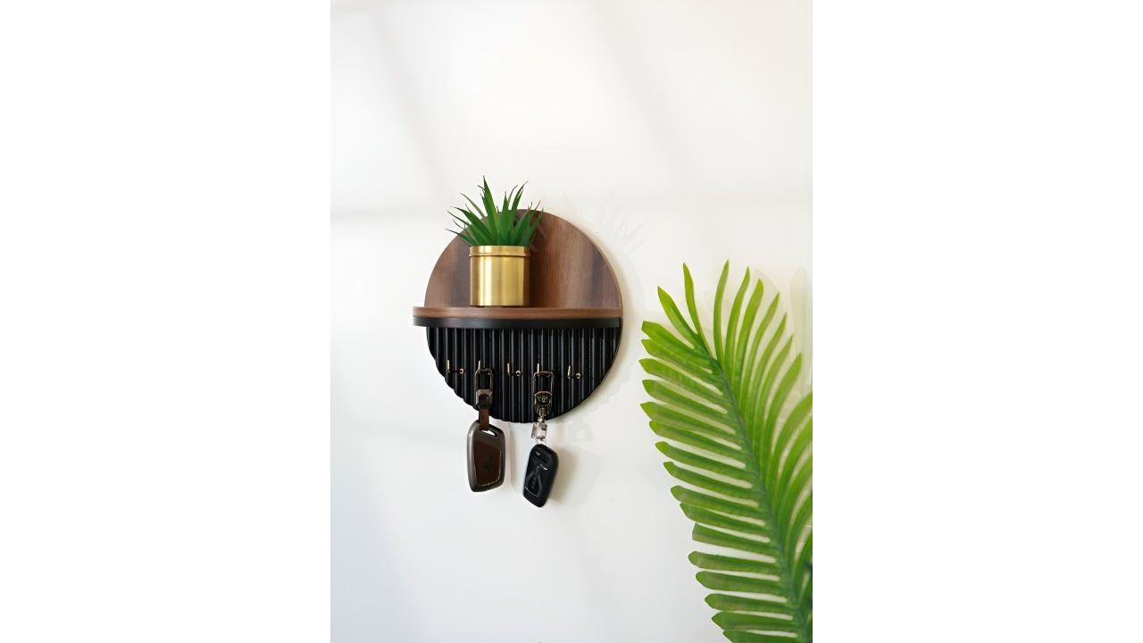 Cinch Home Black & Brown Wooden Key Holder With Shelf