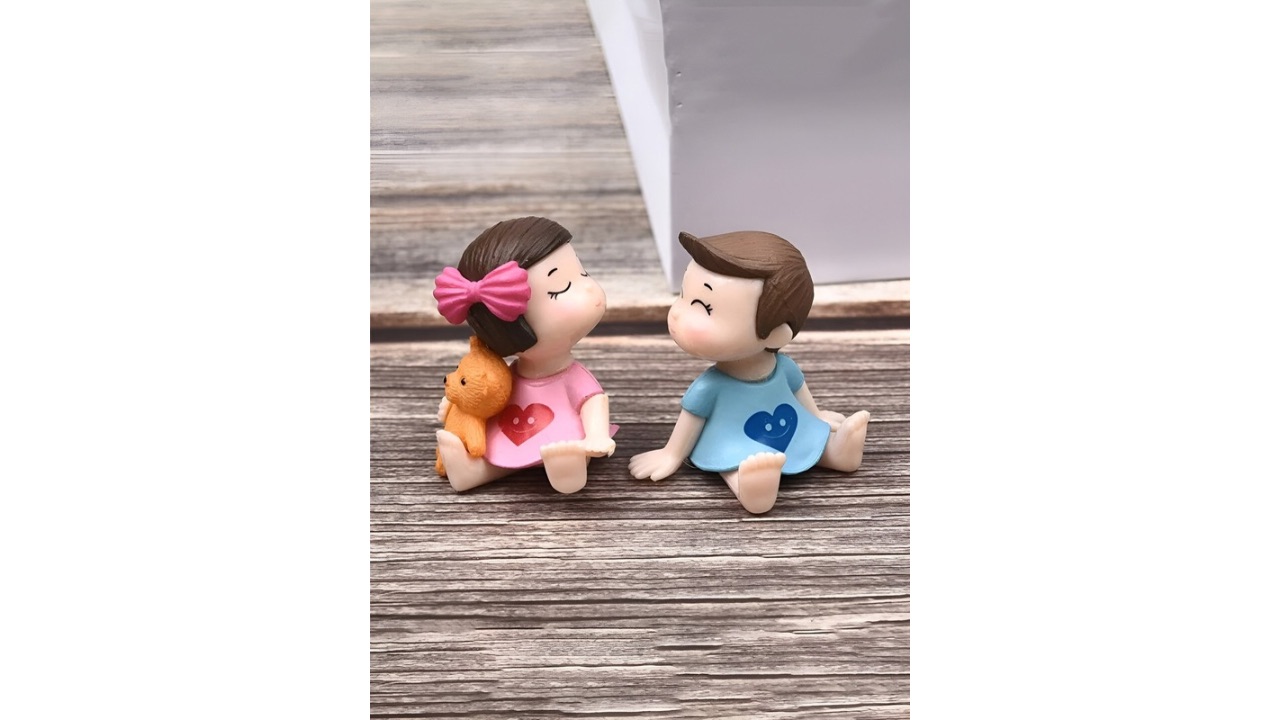 CraftVatikaPink & Blue 2 Pieces Couple Figurine Showpiece