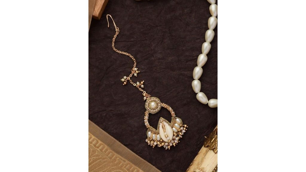 EVERSTYLISH Sanjoya Pearls, Shell & Beads Embroidered Maangtika