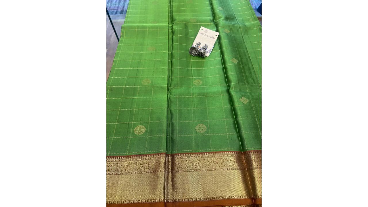 Earth Konnection Woven Kanjivaram Handloom Pure Silk Saree