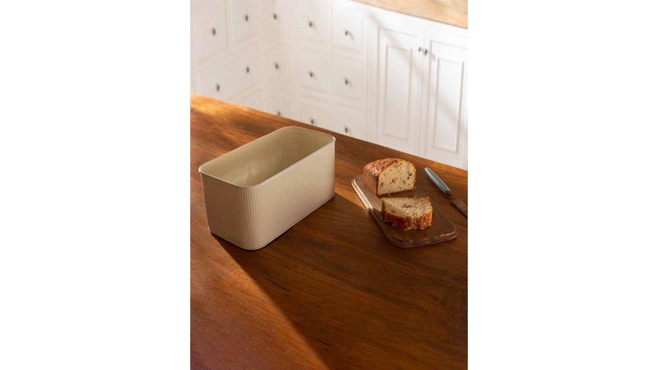 Ellementry Off-White & Brown Egg Shell Metal Bread Box With Wooden Lid