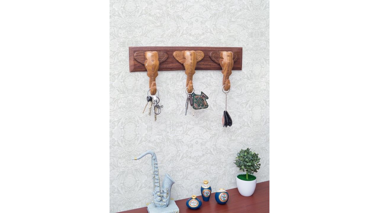 Golden Peacock Brown Wooden Elephant Trunk Shapped Wall Hanging Key Holder