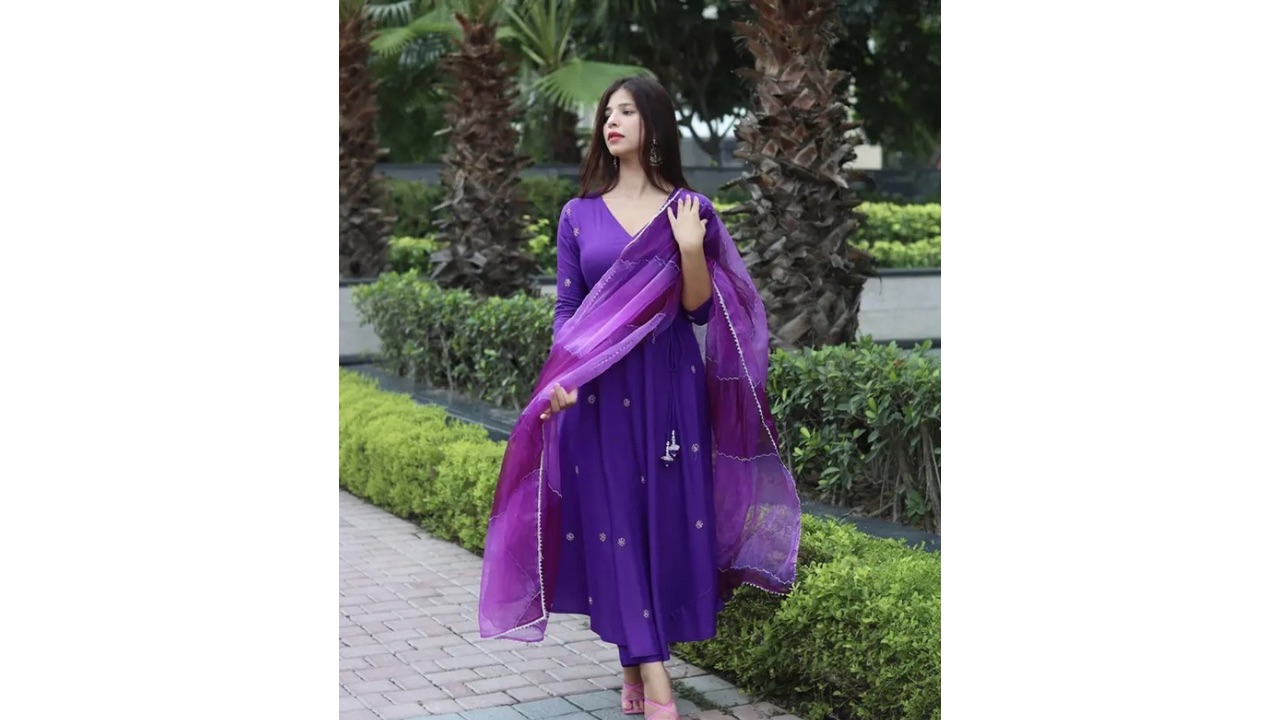 Gosriki Women Cotton Blend Kurta Pant Dupatta Set