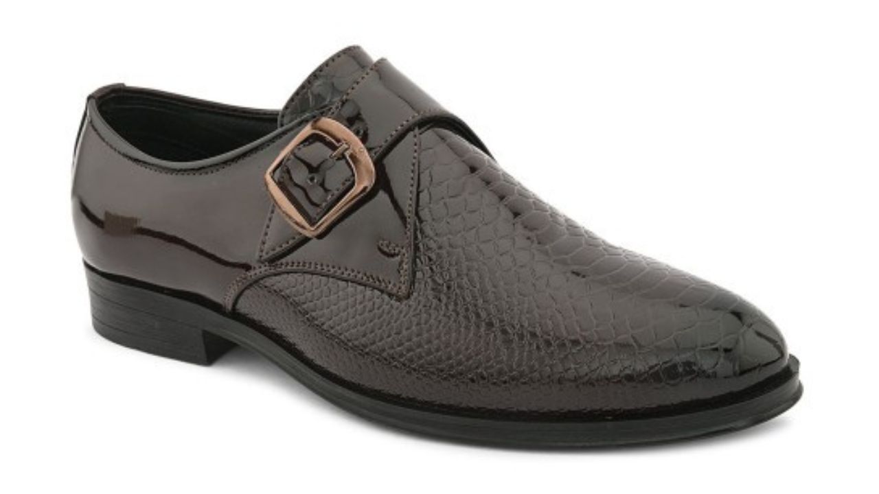 House of Pataudi Men Textured Formal Buckle Monks