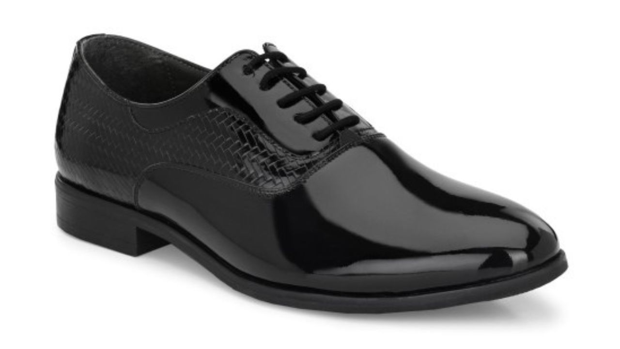 House of Pataudi Men Textured Formal Oxfords