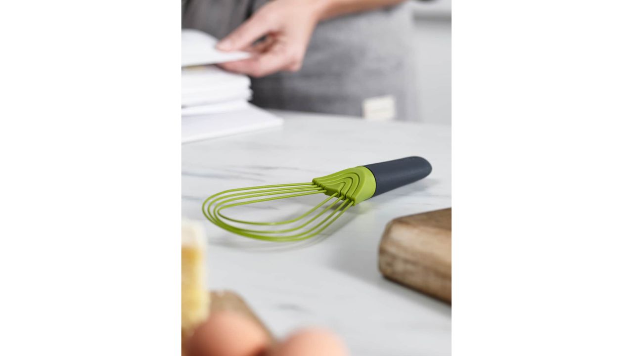 Joseph JosephGreen Black Twist 2-in-1 Whisk