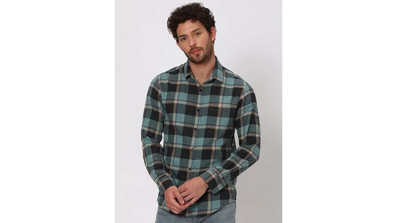 Mufti Tartan Checked Slim Fit Opaque Cotton Casual Shirt