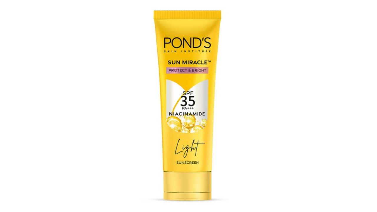 Ponds Sun Miracle SPF 35 PA+++ Protect & Bright Light Sunscreen with Niacinamide - 50g