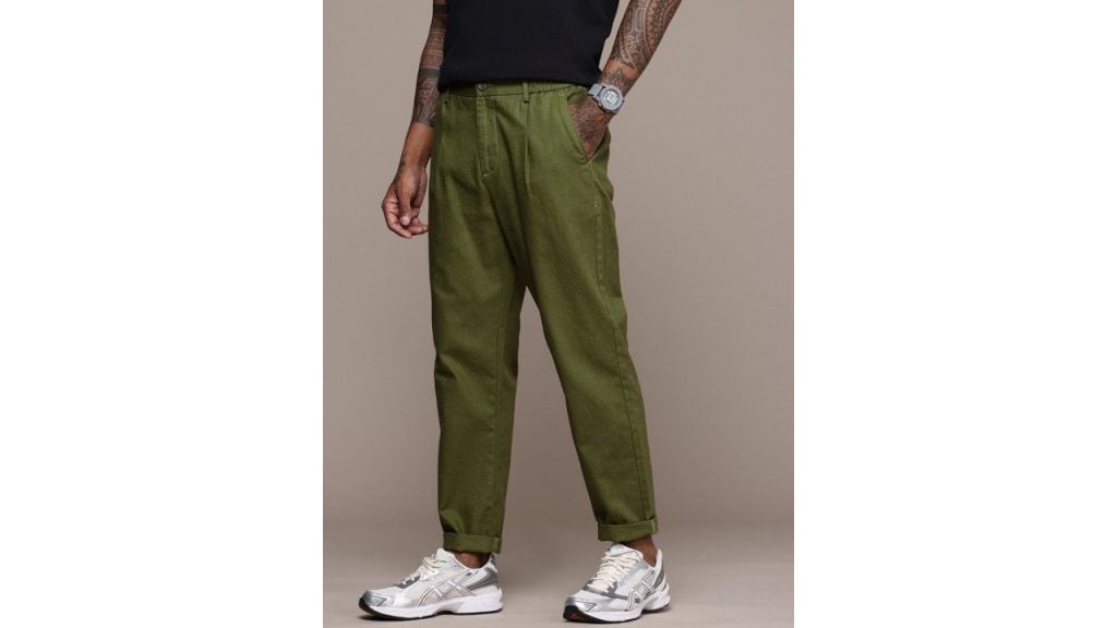 RoadsterThe Life Co. Men Pure Cotton Relaxed Pleated Trousers