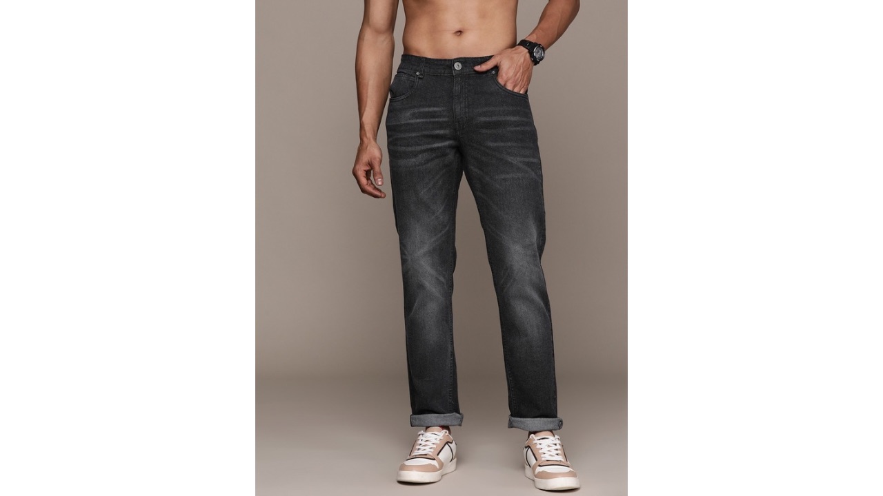 RoadsterThe Lifestyle Co. Men Slim Fit Light Fade Stretchable Jeans