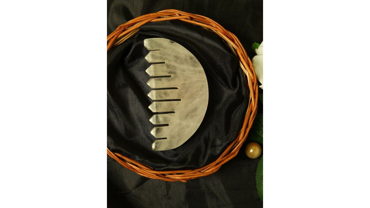 SKINDUZED Unisex Cream-Coloured Quartz Scalp Comb