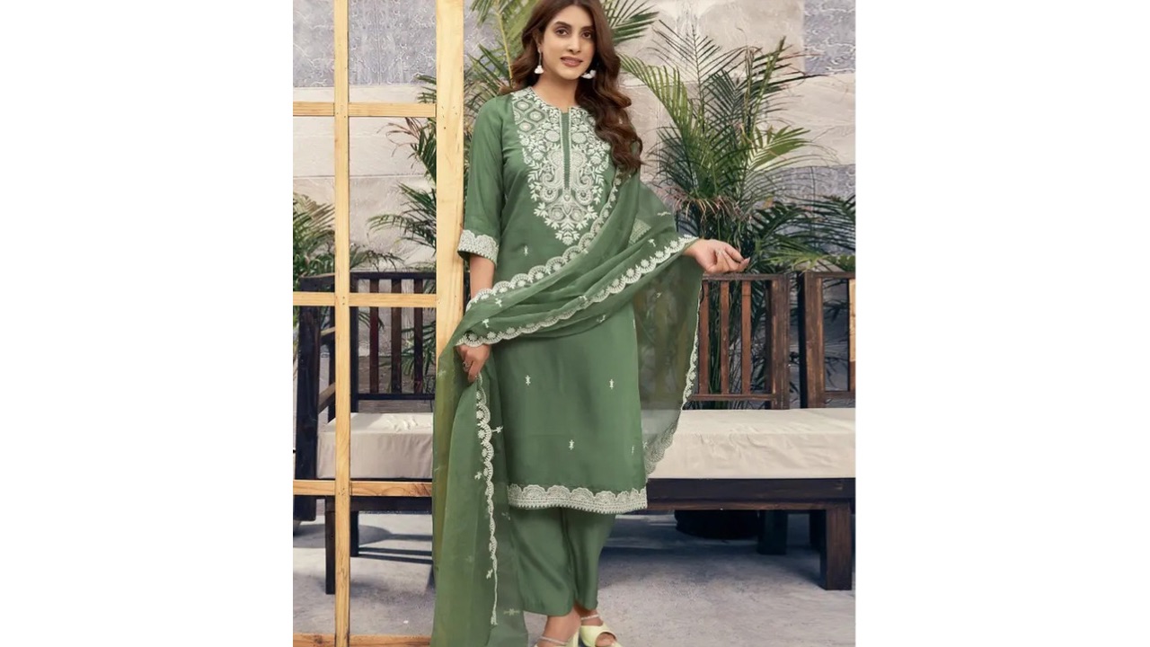 Skylee Women Silk Blend Kurta Pant Dupatta Set