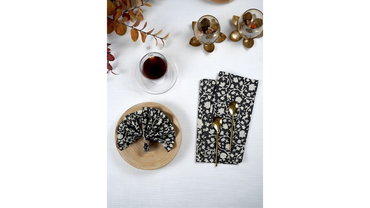 TARAN LIVING Black & White 4 Pieces Floral Printed Cotton Table Napkins