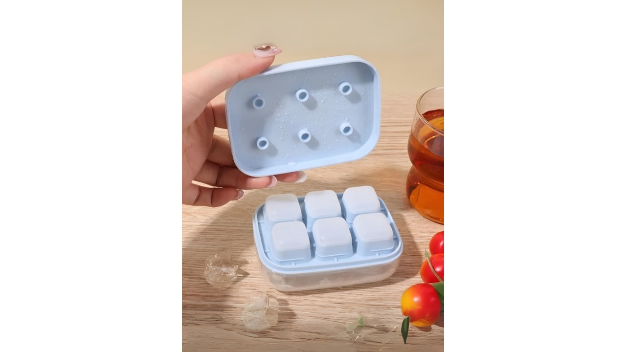 UniKartBlue Ice Cube Tray with Lid