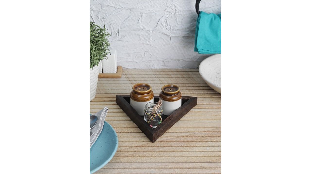 VarEesha White & Brown Ceramic Salt & Pepper Set With Mango Wood Tray