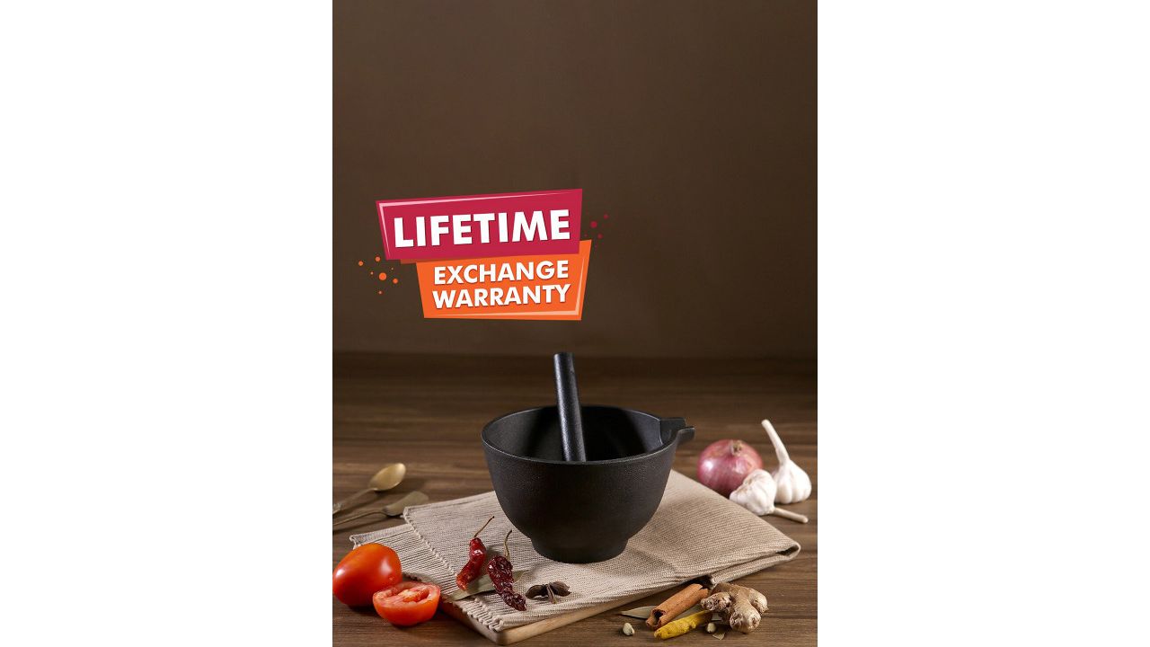 Wonderchef Black Forza Pre Seasoned Cast Iron Mortar & Pestle 1.1L