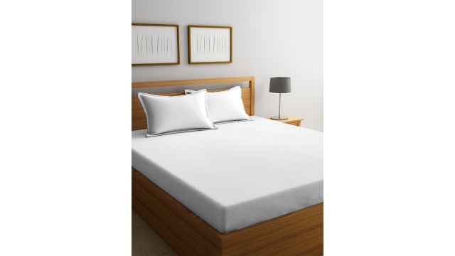 BOMBAY DYEINGWhite Cotton 120 TC Queen Bedsheet with 2 Pillow Covers-88 x 96 inches
