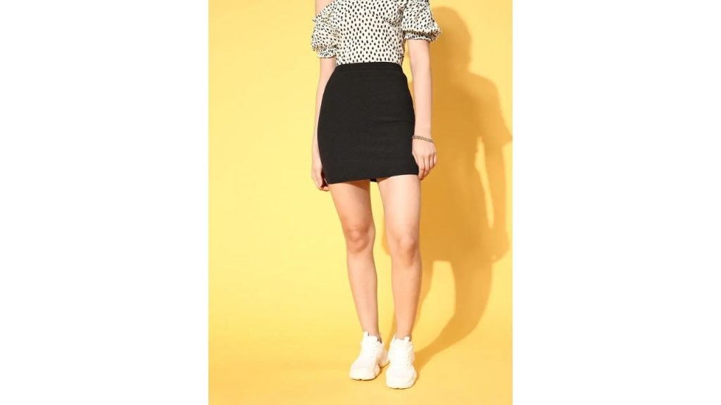 Berrylush Women Solid Straight Black Skirt