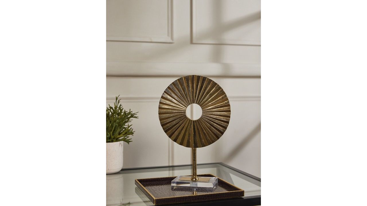 Pure Home and Living Gold-Toned Lotus Leaf Stand Showpiece