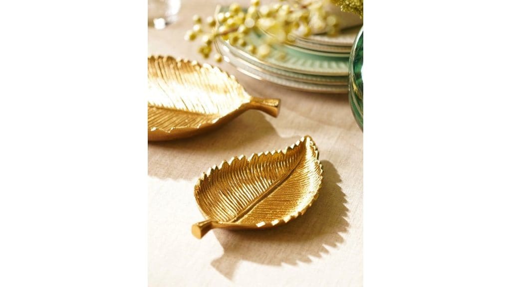 Pure Home and Living Textured Leaf Figurine Showpiece