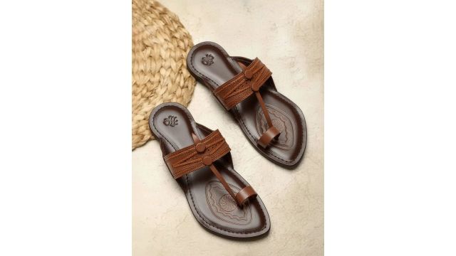 House of Pataudi Men Leather Kolhapuri Sandals