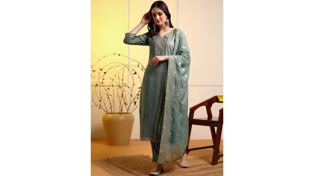 Moda Rapido Women Embroidered Regular Kurti with Trousers & Dupatta