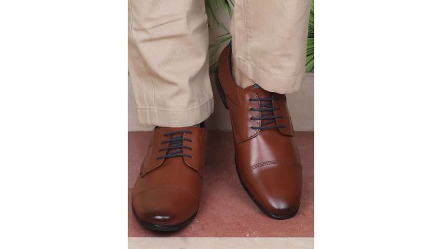 Red Chief Men Textured Formal Derbys