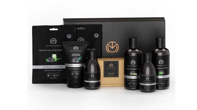 THE MAN COMPANY Set of 8 Ultimate Charcoal Grooming Kit