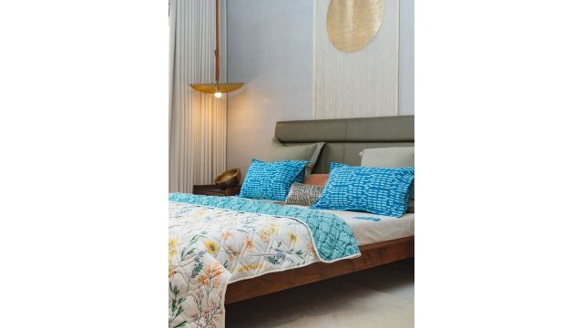 URBAN SPACE White & Blue Floral AC Room Double Bed Blanket