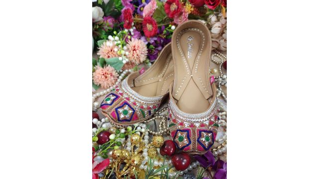Fulkari Women Leather Embroidered Ethnic Mojaris