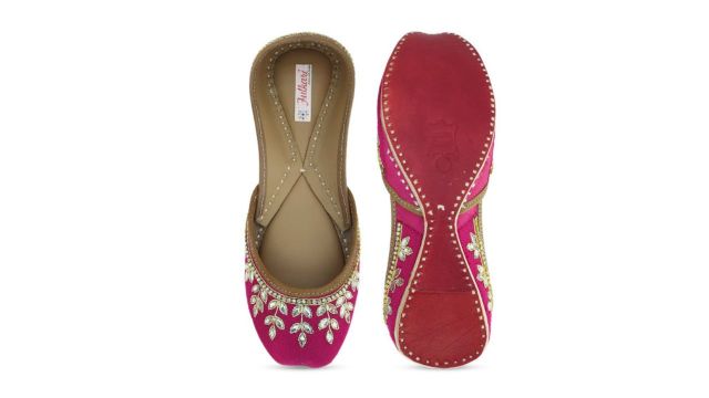 Fulkari Women Magenta & Gold-Toned Embellished Leather Mojaris