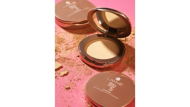 Lakme 9to5 Powerplay Matte Compact Oil Control Formula