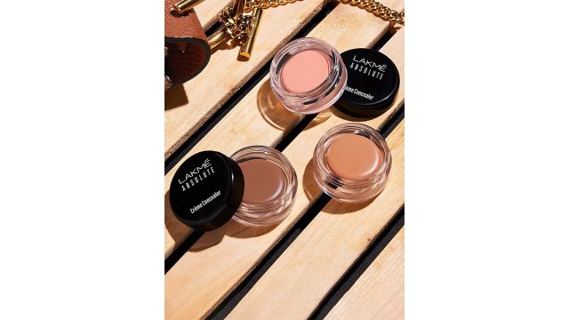 Lakme Unreal Cover Creme Lightweight & Hydrating Concealer